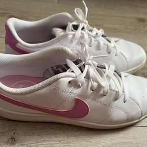 Nike pink court tennis